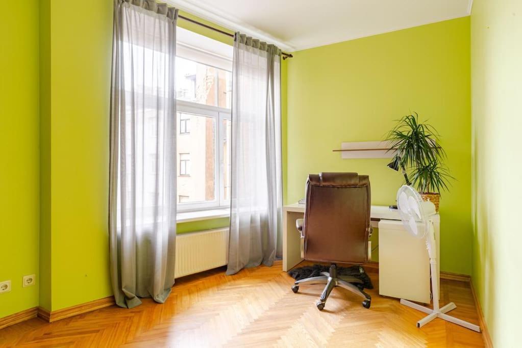 Sunny Flat In Art Nouveau Area *