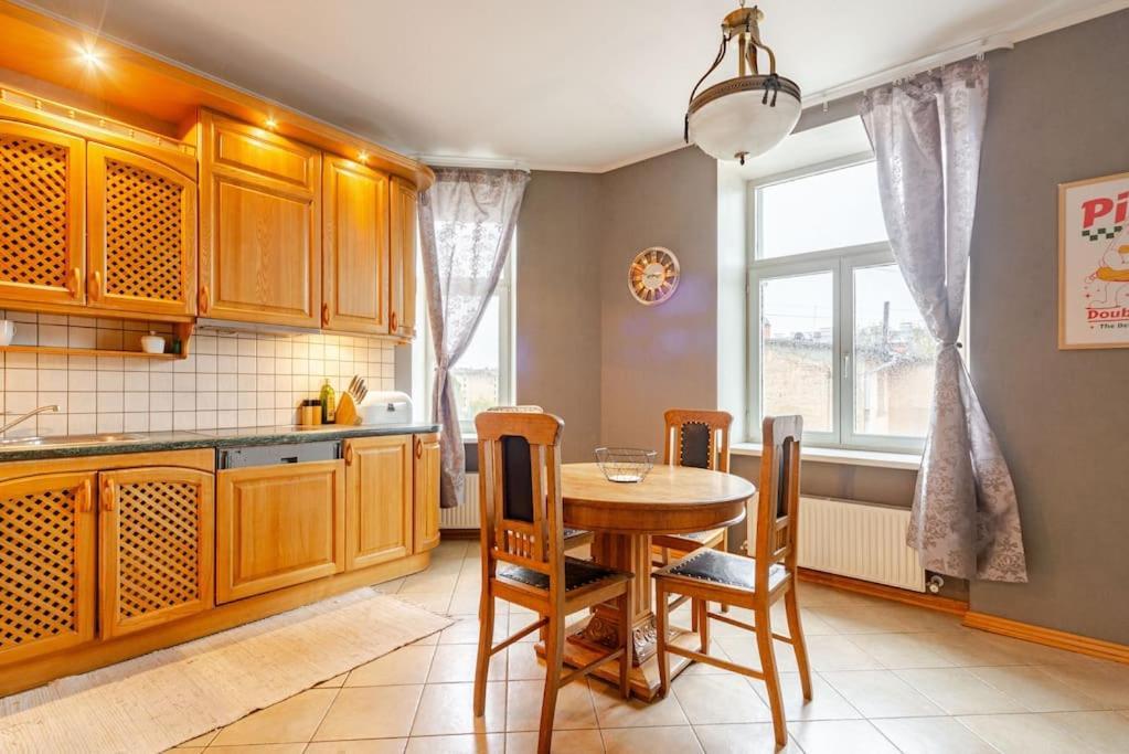 Sunny Flat In Art Nouveau Area