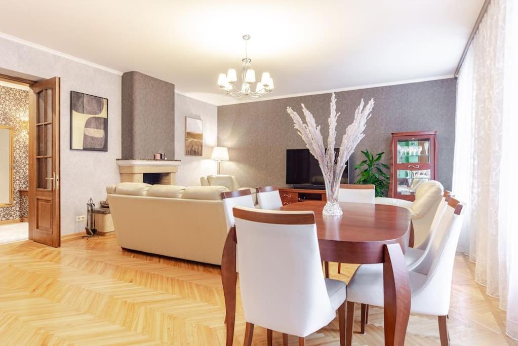 Sunny Flat In Art Nouveau Area Leilighet *